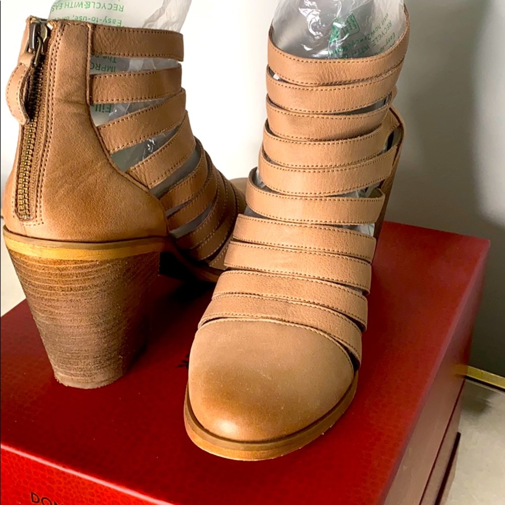 HINGE SIZE 9 - worn once for an event